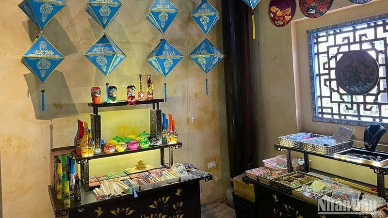 在顺化大内展示的手工艺品。图自人民报