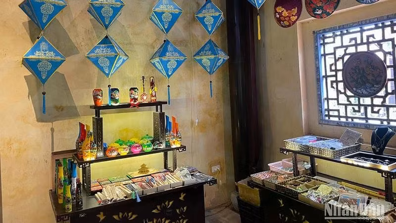 在顺化大内展示的手工艺品。图自人民报