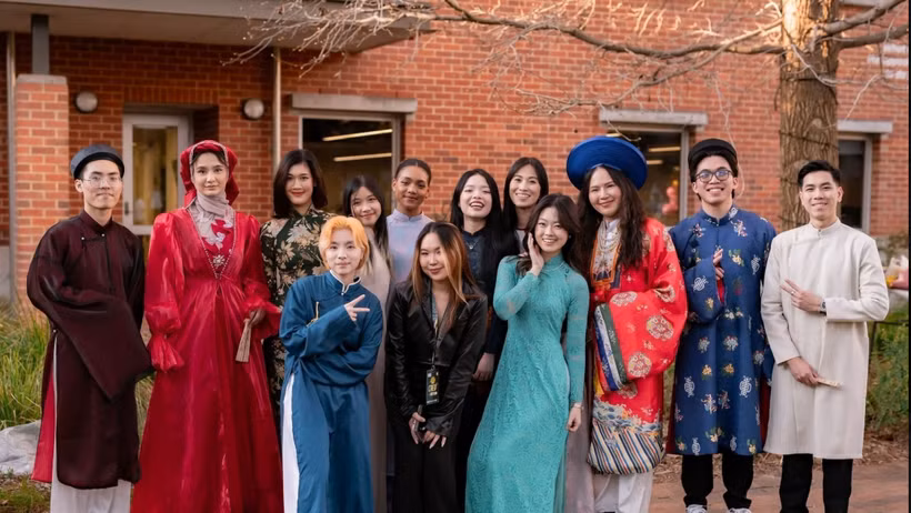 在西澳大利亚州科廷大学就读的越南留学生。图自越通社发