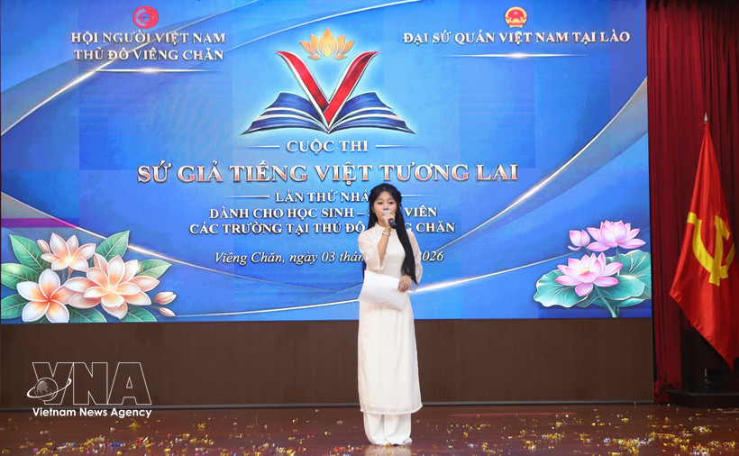 参赛选手展现自己的越南语演讲能力。图自越通社