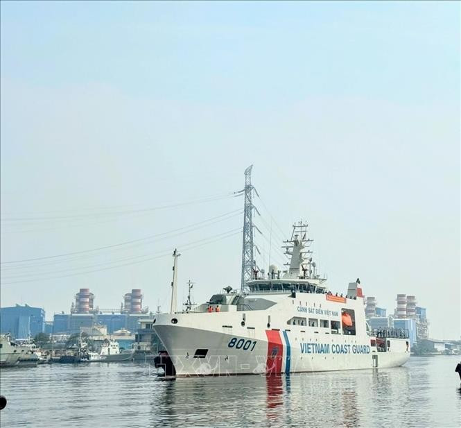 越南最现代的海警船CBS 8001 已进入印度尼西亚丹绒不碌港。图自越通社