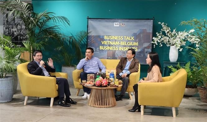 越南驻比利时和欧盟农业参赞陈文功在会上发表讲话。图自越通社