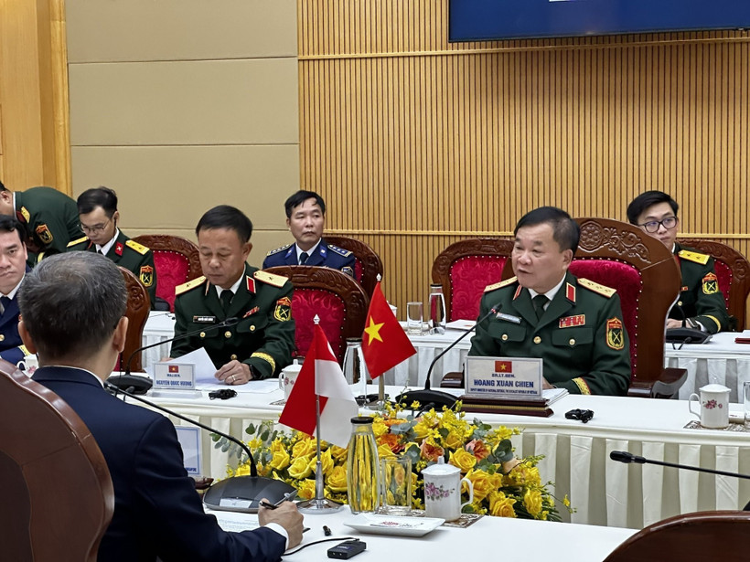 越南国防部副部长黄春战上将在对话上发表讲话。图自越通社