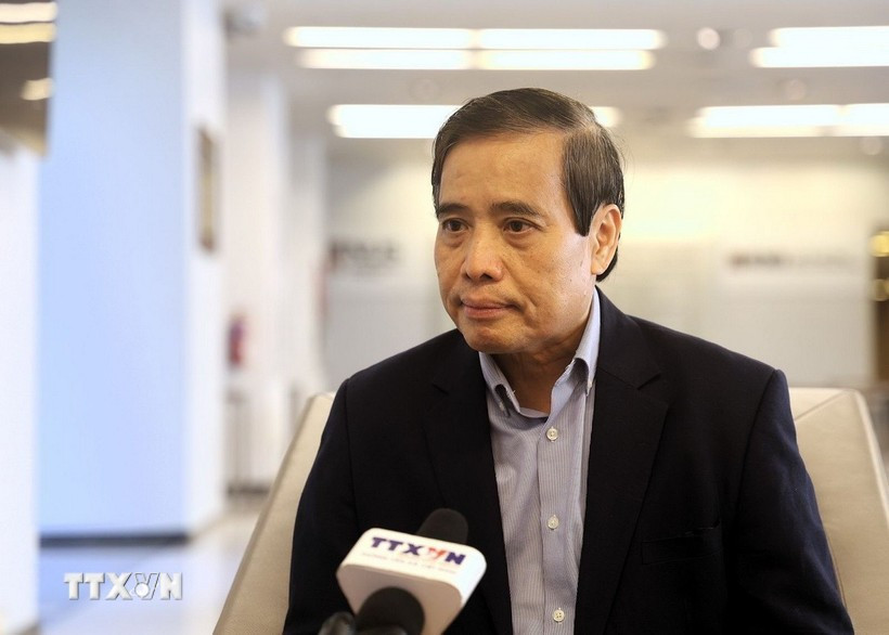 新加坡李光耀公共政策学院教授武明姜接受越通社记者的采访。图自越通社