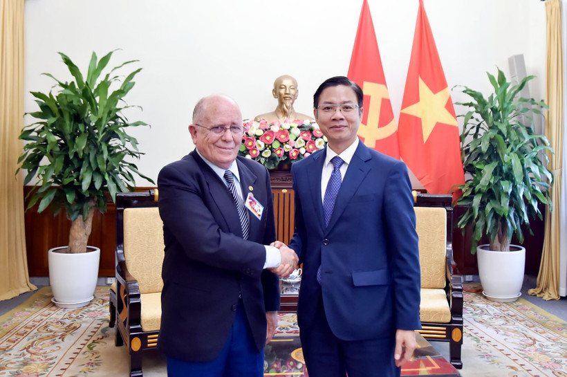 越南外交部副部长吴黎文会见巴西共产党代表团。图自越通社