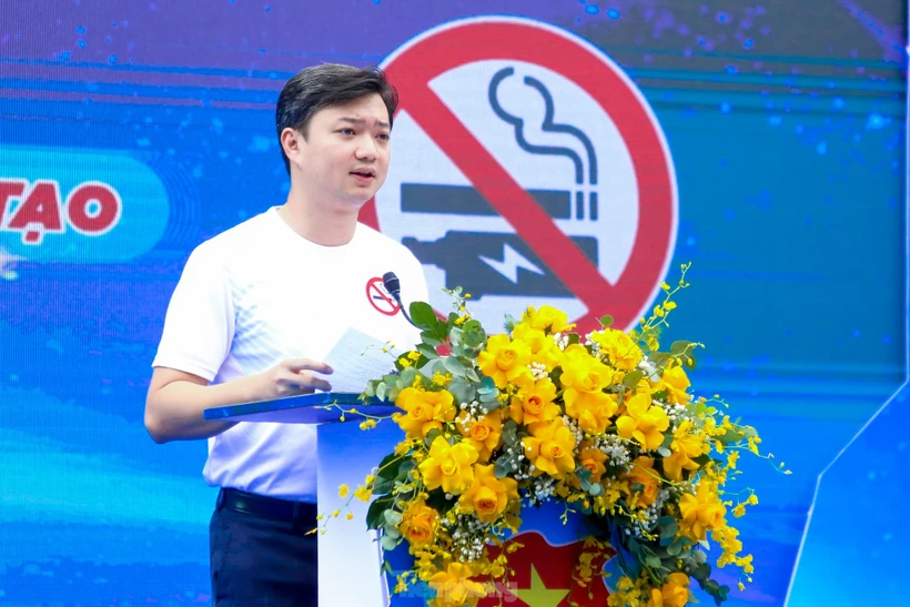 胡志明共青团中央书记处书记阮明哲在集会上发表讲话。图自前锋报