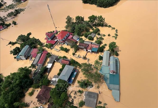 第11号台风过后暴雨洪涝给越南北部多地造成严重损失。图自越通社