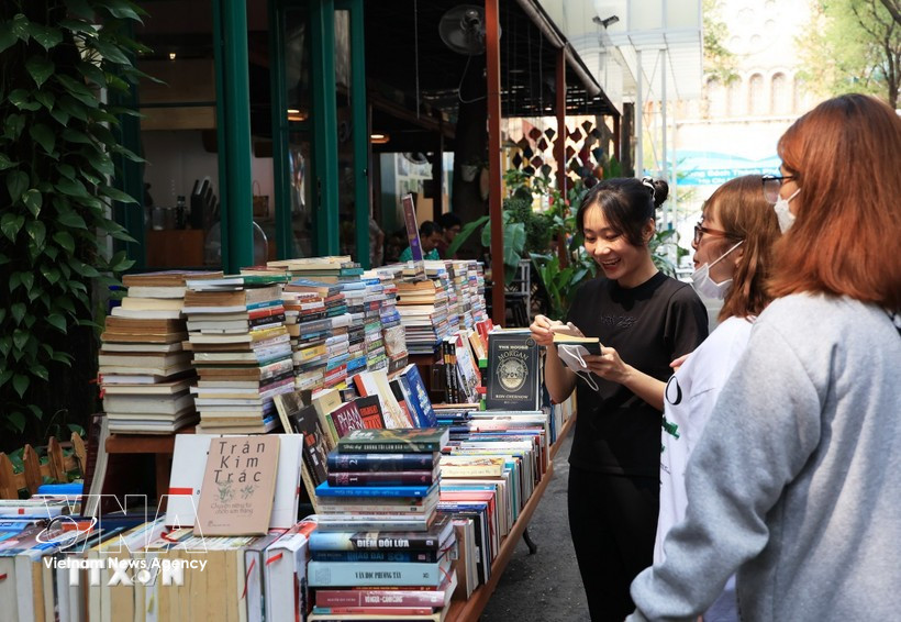 公众的阅读习惯发生快速变化。图自越通社