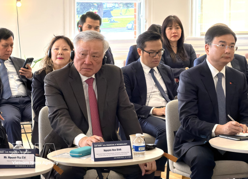 越南政府常务副总理阮和平在旧金山市出席越美金融与技术座谈会。图自越通社