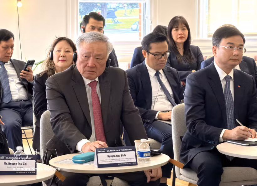 越南政府常务副总理阮和平在旧金山市出席越美金融与技术座谈会。图自越通社