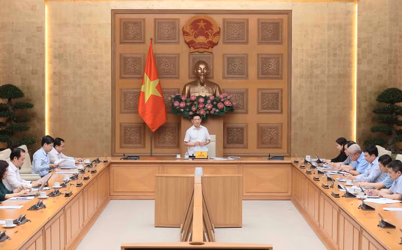 越南政府副总理、国家价格调控指导委员会主任胡德福主持召开指导委员会会议。图自越通社