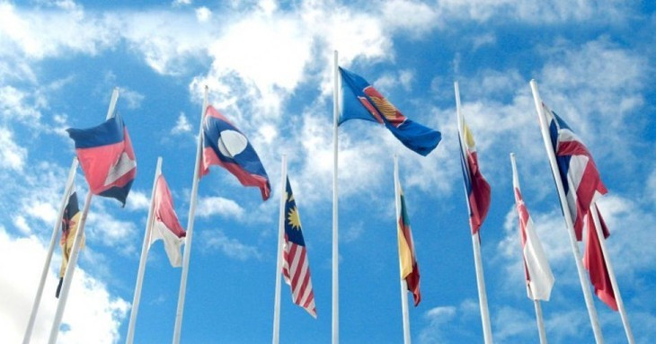 附图：东盟各成员国国旗。