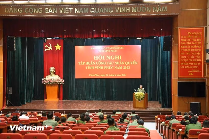永福省举办人权工作培训的会议。图自越通社