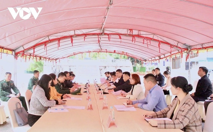 谅山省与广西凭祥市代表团举行会谈。图自VOV