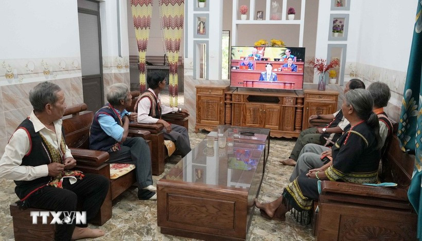 广义省人民观看大会开幕式。图自越通社