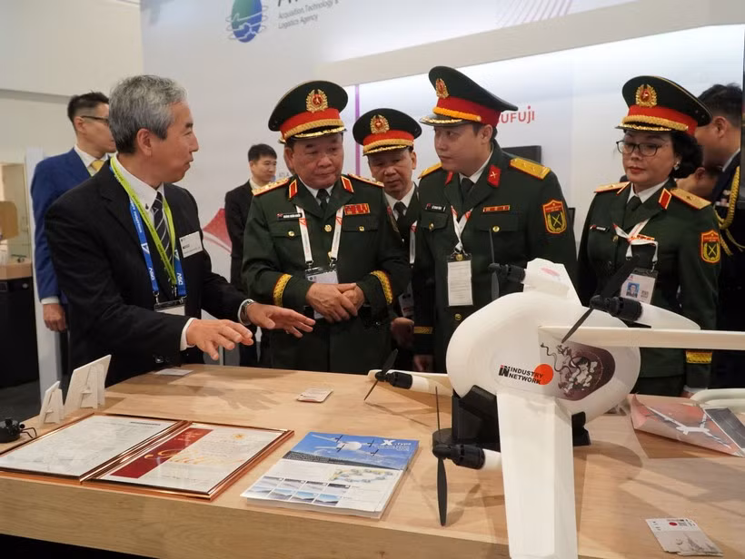 越南国防部副部长黄春战上将率团出席第十届新加坡航展。图自越通社
