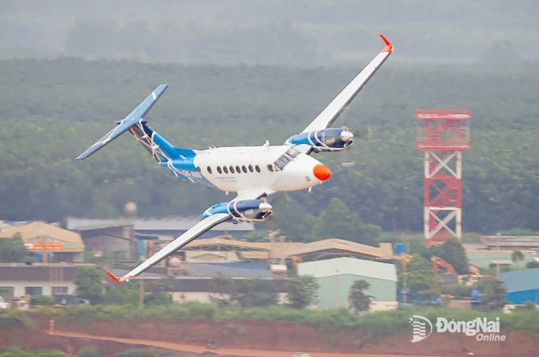 King Air B350飞机在隆城机场执行校飞任务。图自同奈报