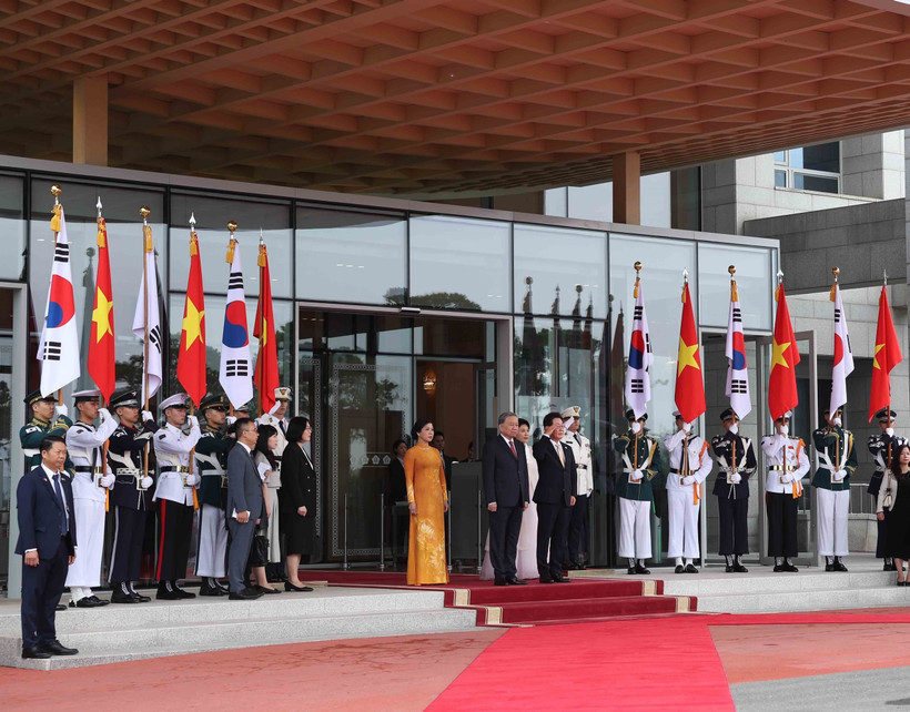 韩国总统李在明为越共中央总书记苏林举行隆重欢迎仪式。图自越通社