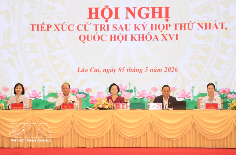 政府副总理范氏清茶在老街省开展选民接待活动。图自越通社