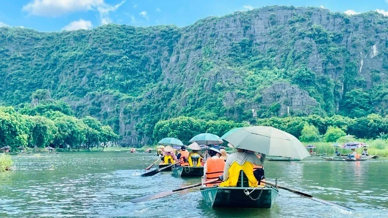 宁平省三谷-碧洞旅游区。