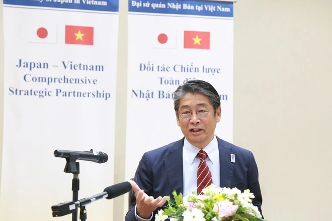日本驻越南大使伊藤直树接受了媒体记者的采访。图自Vietnam+