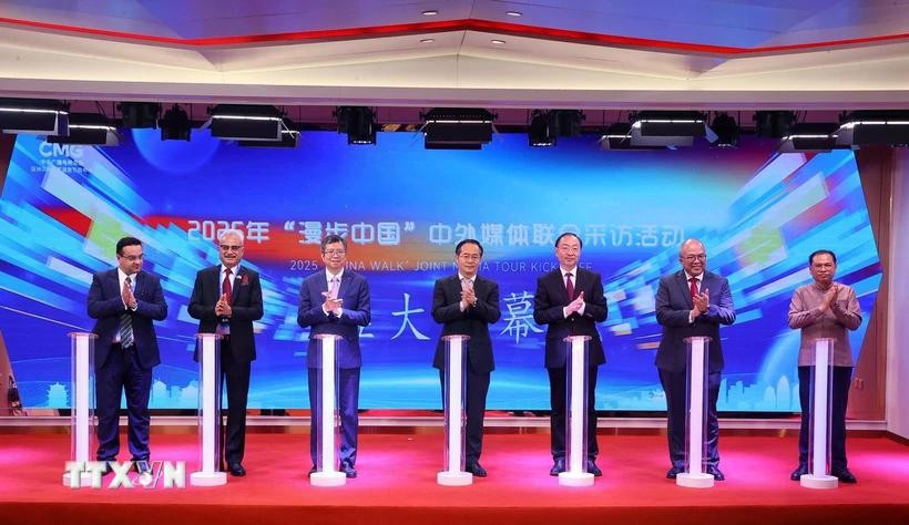 “漫步中国·发现武汉”中外媒体联合采访活动启动仪式。图自越通社