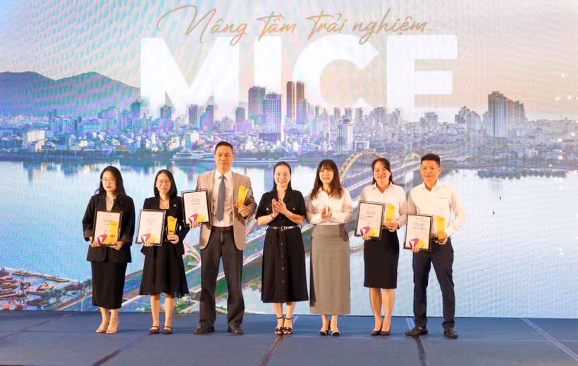 岘港旅游业首次设立“MICE - The Rising Wave”奖项，表彰在2025年会奖旅游客源开发方面作出突出贡献的企业。图自越通社