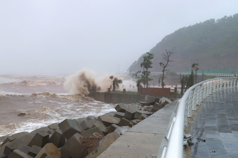 第5号台风登陆乂安和河静,北部和中部6省出现强降雨。图自越通社