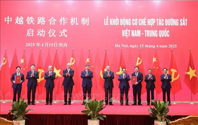 越中铁路合作机制启动仪式。图自越通社