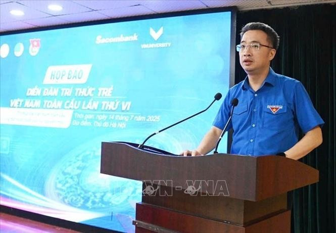 胡志明共青团中央书记处书记、越南青年联合会中央委员会主席、论坛组委会主任阮祥林在新闻发布会上发表讲话。图自越通社