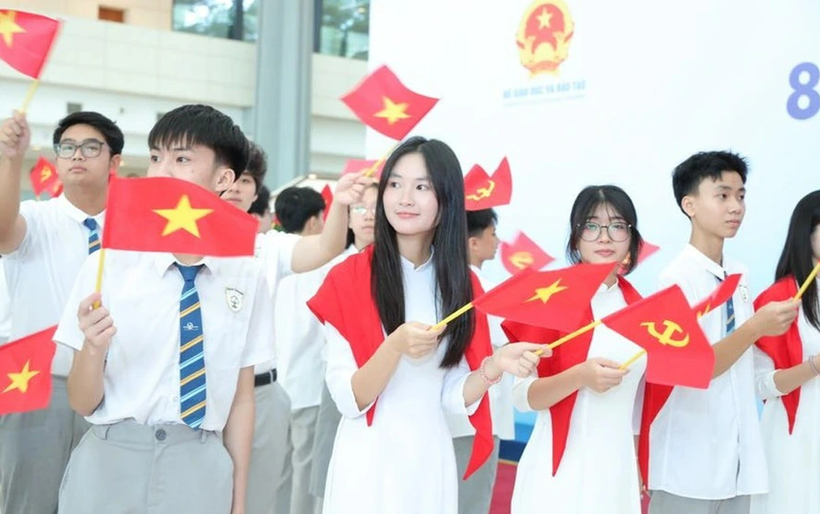 学生们迎接新学年。图自越通社