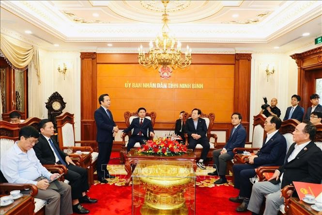 宁平省人民委员会主席范光玉在会上发言。图自越通社
