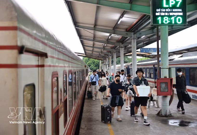 越南铁路全力满足民众大幅增长的出行需求。图自越通社