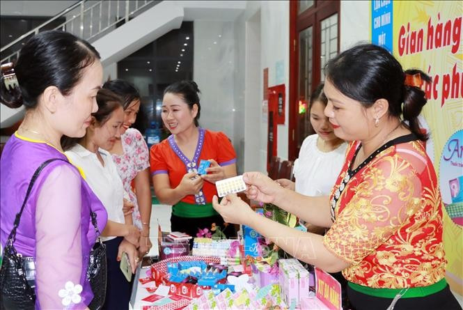 义安省宣传安全包装措施。图自越通社