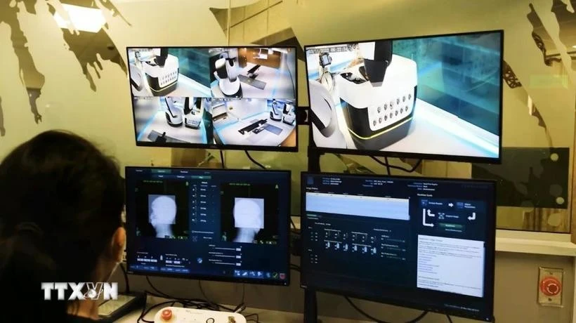 CyberKnife S7放射外科机器人系统控制室。图自越通社