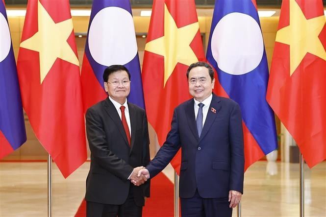 越南国会主席陈青敏会见老挝人民革命党中央总书记、国家主席通伦·西苏里。图自越通社