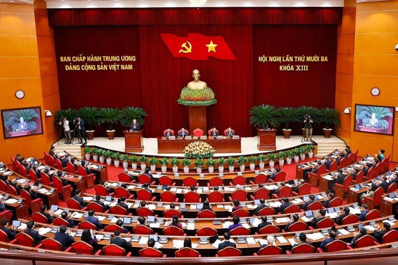 越南共产党第十三届中央委员会第十三次会议在首都河内隆重开幕。图自越通社