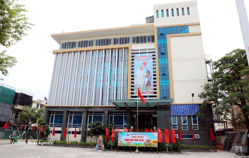 旧的太平省太平市市委下属事业单位总部被改造为4间普通教室、7间学科专用教室及10间多功能室，有效解决了当地一所初级中学的办学设施难题。图自越通社