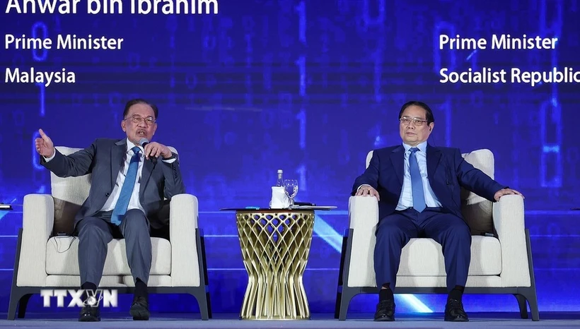 越南总理范明政与马来西亚总理出席人工智能相关讨论会。图自越通社