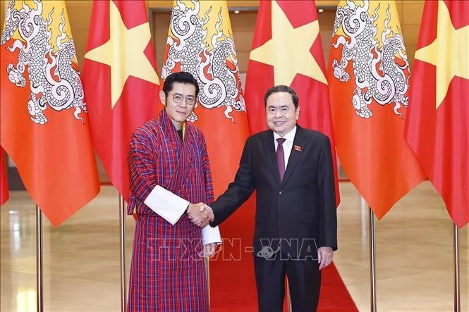 越南国会主席陈青敏会见不丹国王吉格梅。图自越通社