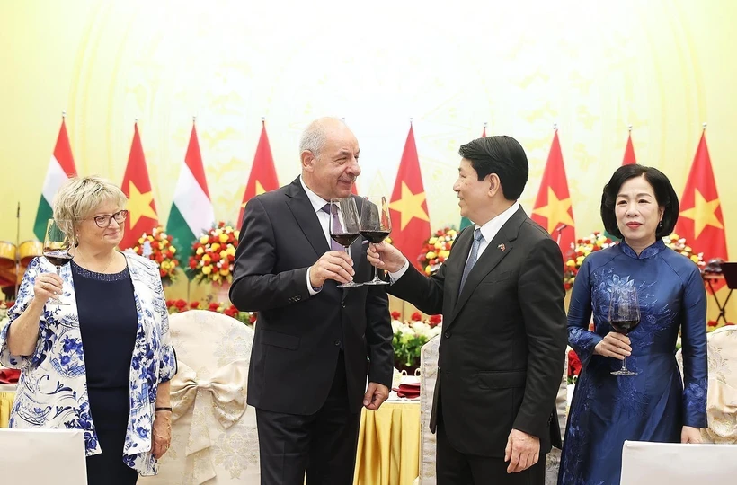 越南国家主席梁强设宴招待匈牙利总统