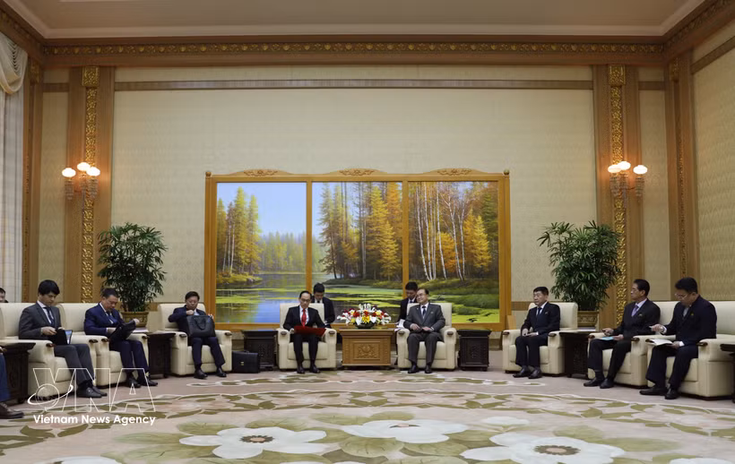 双方会见现场。图自越通社