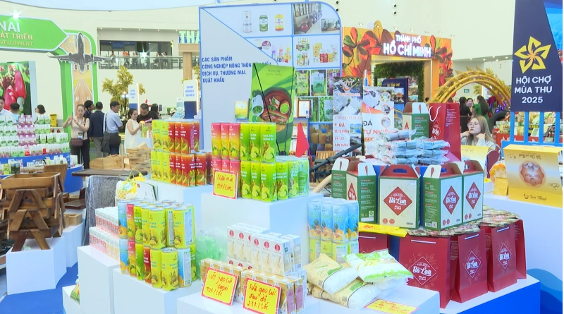 清化省展位展示多种土特产。图自清化报