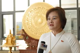 Gold Phuc公司董事长兼总经理、旅老越南人总会常务委员会委员、海外越南企业家协会副主席范氏明红接受越通社记者采访。图自越通社
