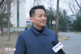 中央民族大学教授、中国环球电视网（CGTN）评论员曲强接受越通社记者采访。图自越通社