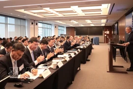 越南政府常务副总理阮和平走访纽约主要证券交易所并出席投资促进座谈会