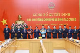 越南政府总理范明政在政府驻地主持仪式，公布并颁发政府总理关于任命越共中央委员、越南科学技术翰林院常务副院长陈红泰为越南科技翰林院院长的决定。图自越通社