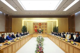 越南政府总理范明政与瑞士及欧洲企业代表团举行工作会谈