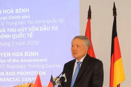 越南政府常务副总理、越南国际金融中心执行委员会主席阮和平出席由越德大学举办的国际金融中心管理者培训班（IFCR03）开班典礼并致贺词。图自越通社