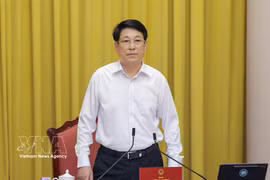 2月27日下午，国家主席梁强在主席府主持召开与主席办公厅的例行工作会议。图自越通社
